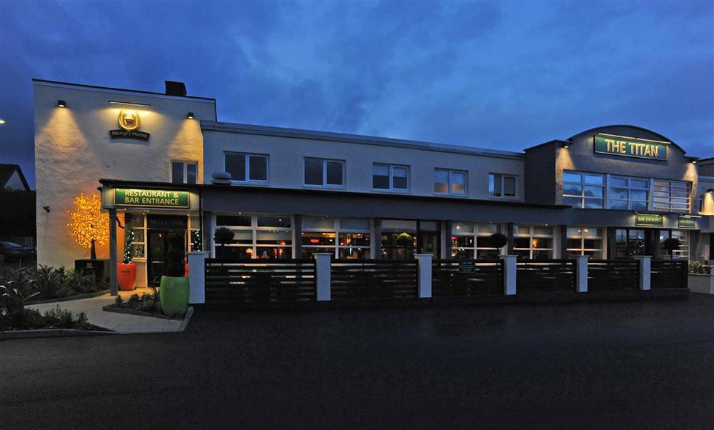 The Titan Clydebank Exterior foto