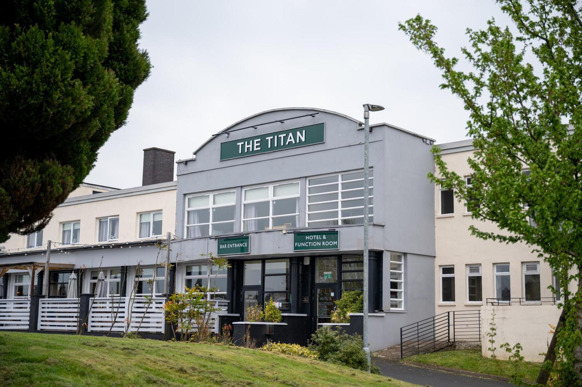 The Titan Clydebank Exterior foto